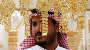 سعر الذهب في السعودية اليوم يتراجع مع توتر أسواق الأونصة العالمية – التفاصيل الكاملة